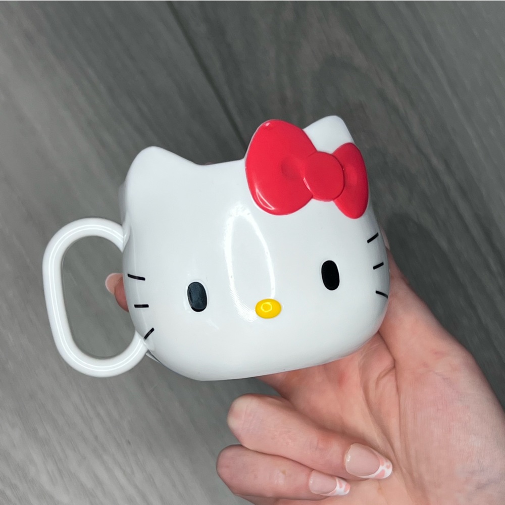Hello Kitty small plastic mug
